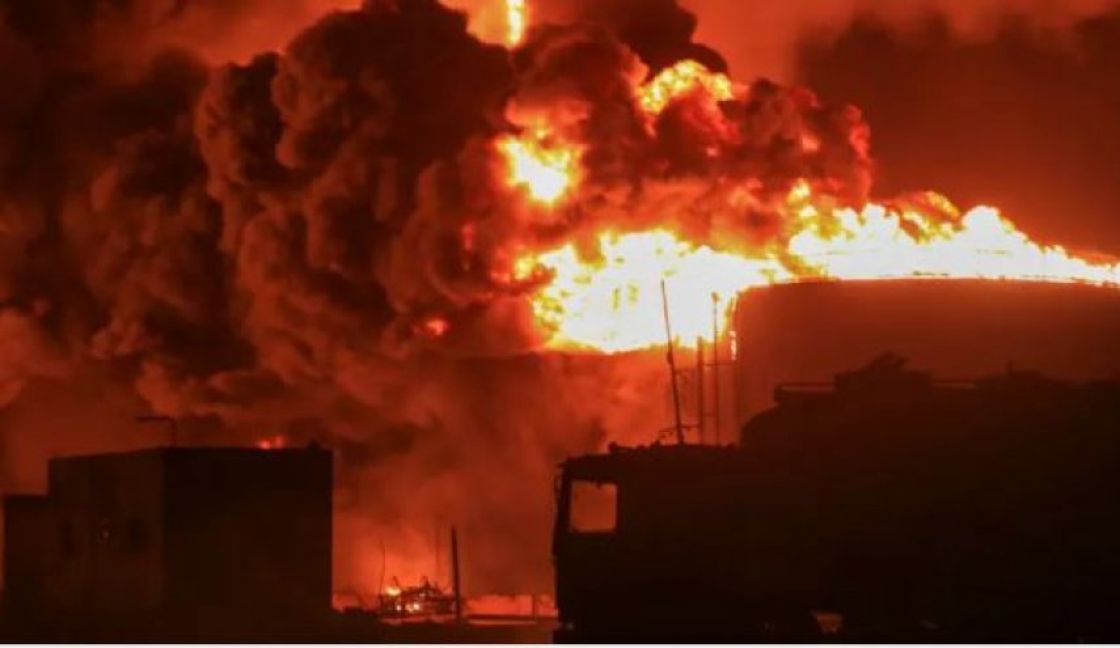 عدوان «إسرائيلي» على اليمن يفشل بوقف صواريخ الحوثين الذين ردّوا بقصف «بن غوريون»