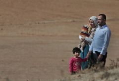 تكريم غير لائق.. موظفو عين العرب بلا رواتب!