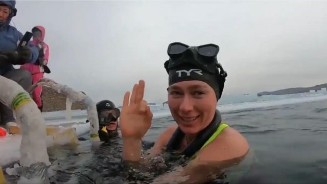 سبّاحة روسية تحطم رقماً قياسياً تحت الجليد