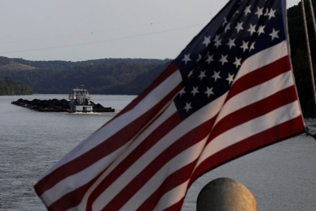 عجز الميزانية الأمريكية يتجاوز الترليون دولار