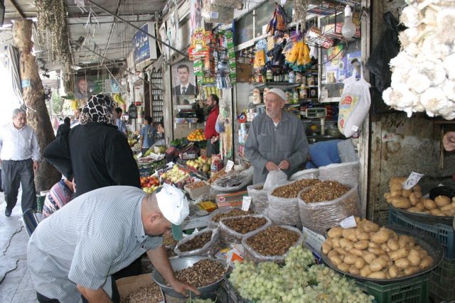 رسم الإنفاق الاستهلاكي.. وترسيخ ارتفاع الأسعار