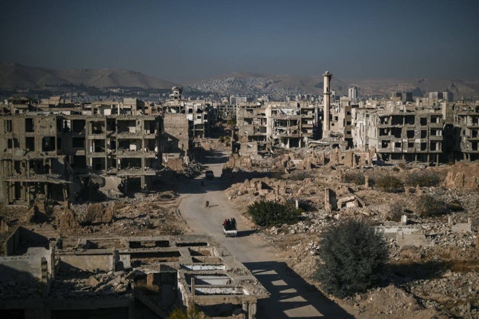 لماذا لا تزال سورية منفصلة مالياً عن العالم؟ وهل توجد حلول؟