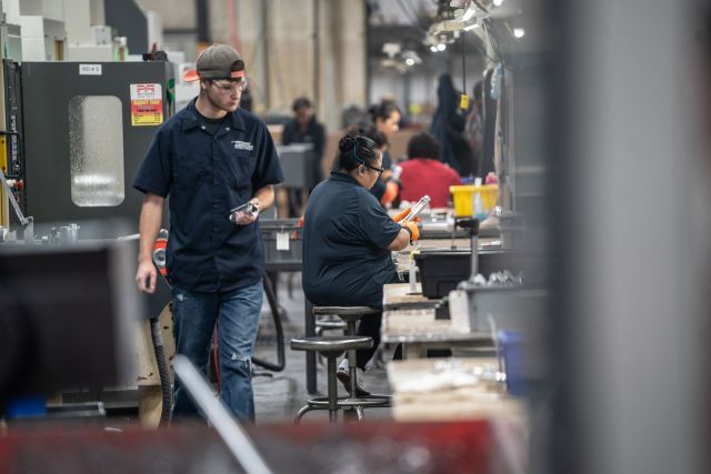 عقوبات واشنطن الدولية تخنق المنتجين الأمريكيين أنفسهم... وتخنق إمكانيات التطور... وخاصة لدى منتجي الـsemiconductors