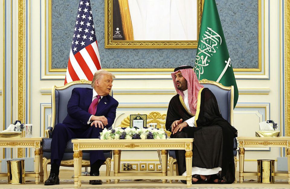 ترامب يصل السعودية ويبدأ اجتماعات مع ابن سلمان