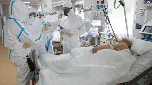 عطلة رسمية 9 أيام مدفوعة الأجر بسبب ارتفاع غير مسبوق بإصابات كورونا في روسيا