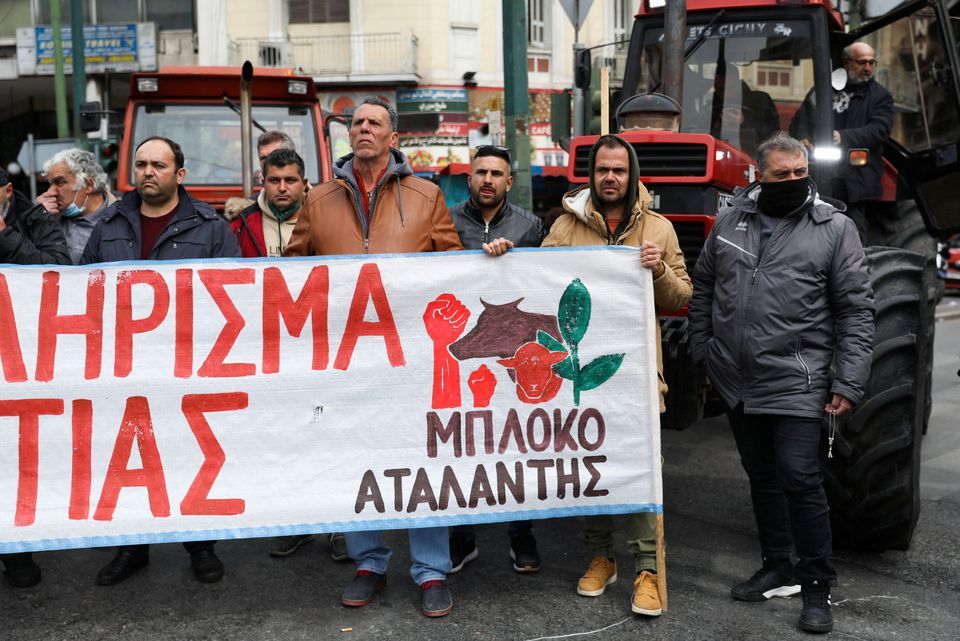 العقوبات على روسيا تشعل احتجاجات فلاحي اليونان لارتفاع أسعار الوقود والأسمدة