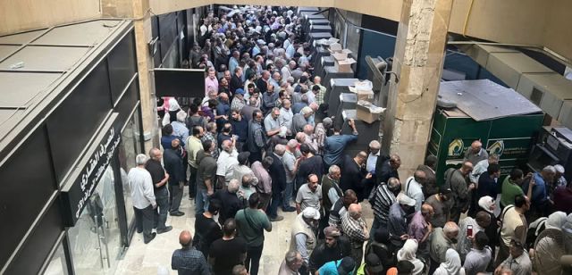 المصرف العقاري... صمتٌ يسرق لقمة عيش المتقاعدين