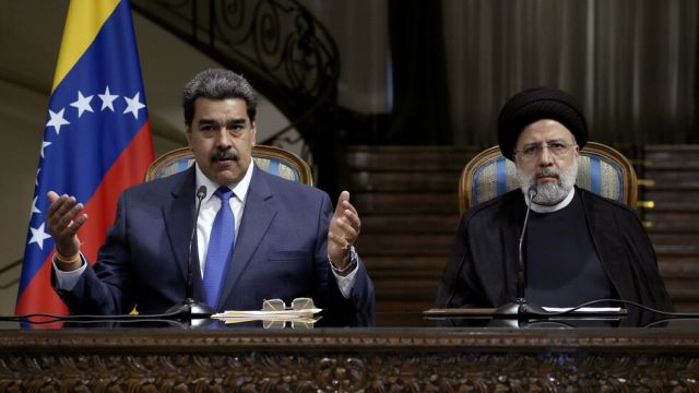 إيران توقع اتفاقاً استراتيجياً جديداً مع فنزويلا