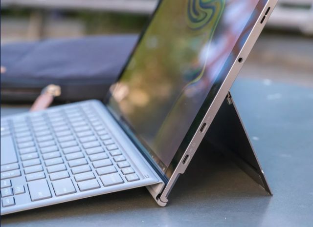 سامسونغ تكشف عن أحدث حواسبها المحمولة