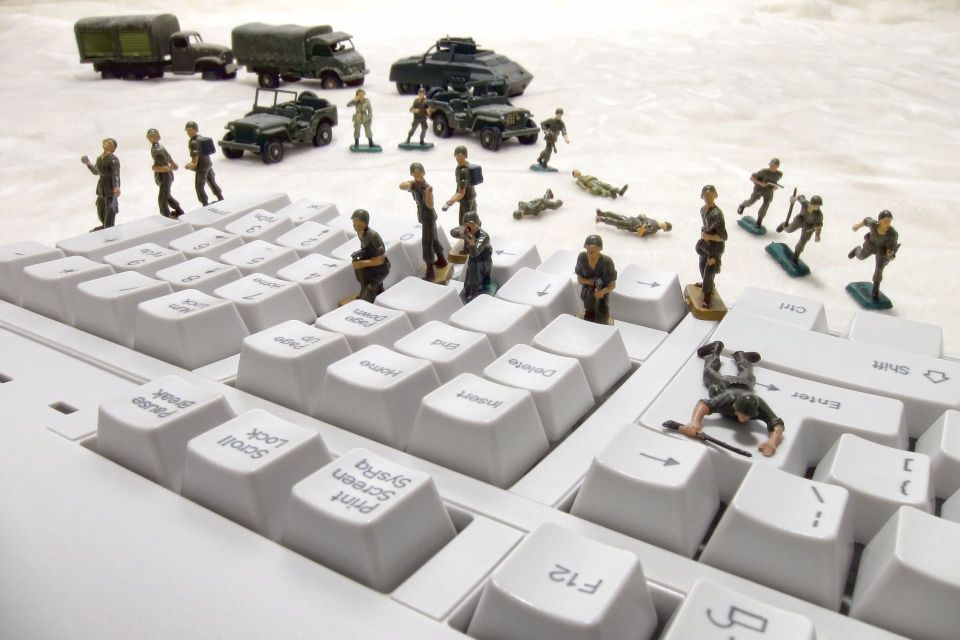 إضاءة عِلمية على حرب المعلومات الحديثة والأخبار الزائفة