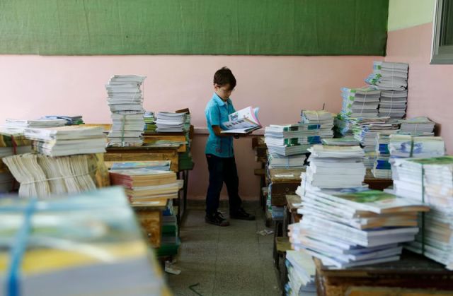 التعليم رهنٌ للميزانية... ارتفاع صارخ في أسعار الكتب المدرسية