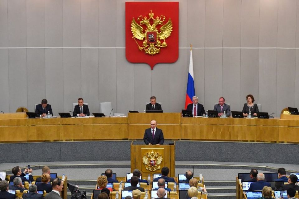 البرلمان الروسي يبحث مشروعين للاعتراف باستقلال دونيتسك ولوغانسك