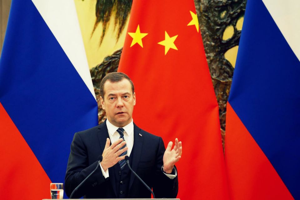 ميدفيدف: لزيادة حجم التجارة بين روسيا وآسيان