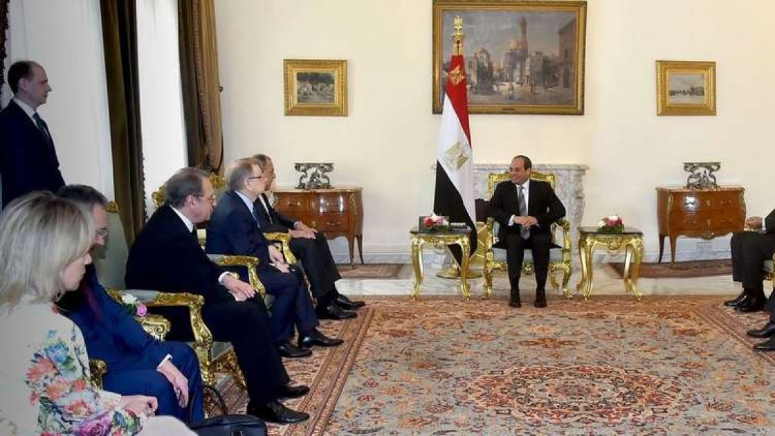 القاهرة: نواصل التنسيق مع موسكو للتسوية السورية