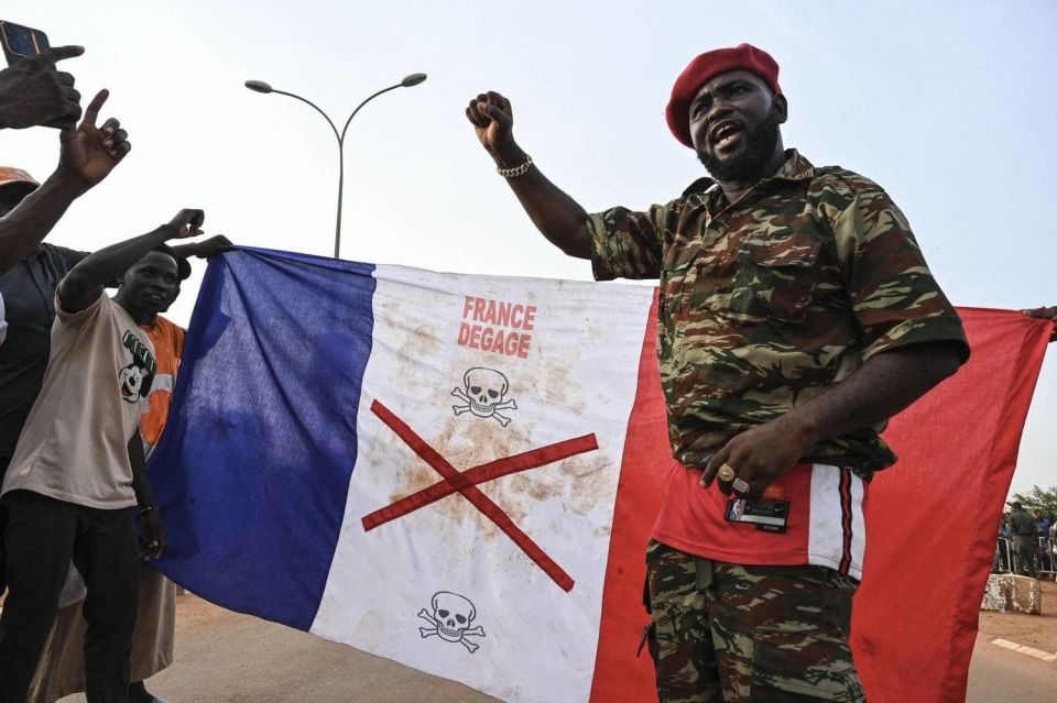 النيجر تمهل الجيش الفرنسي أسبوعاً لسحب ما تبقى من قواته