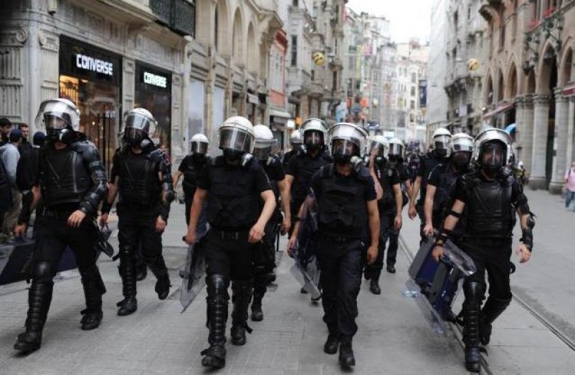 اعتقال عشرات ضباط الشرطة في تركيا
