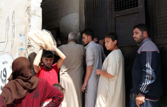 الانهيار الخدمي والفساد والعقوبات...  حلقة سياسية مفرغة