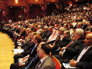 &laquo;بيت بلا شرفات&raquo;.. مسرح بلا شرفات