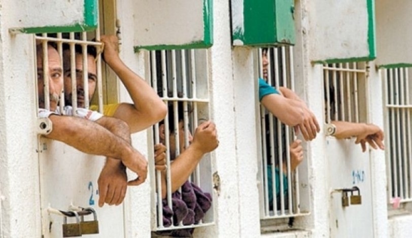 إضراب مفتوح عن الطعام في سجون الاحتلال