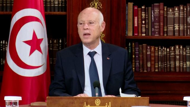 سعيّد يعلن 2022 سقفاً لإجراءاته الاستثنائية: استفتاء دستوري 7/25 وانتخابات تشريعية 12/17