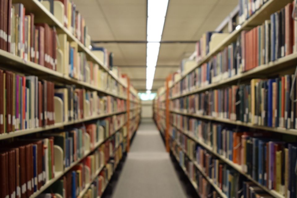 لا ملجأ للمأزومين إلا الغيب