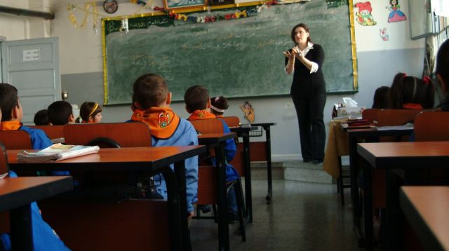 إضاءة على القيم والأفكار في مناهج اللغة العربية