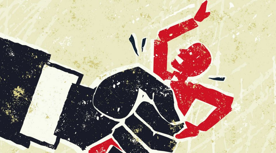 إيّاك أن تجرؤ على إخباري بذات القصّة المكررة، تلك القصّة عن كون الأثرياء لا يعلمون شيئاً عن محاكمات الفقراء