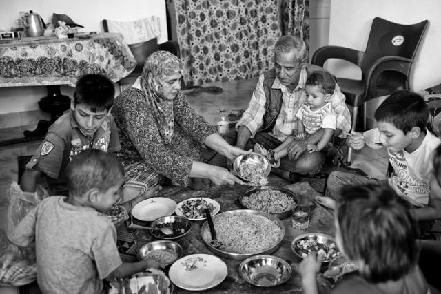 في ظل الأزمة.. السوريون وموائد رمضان «الخاوية»..