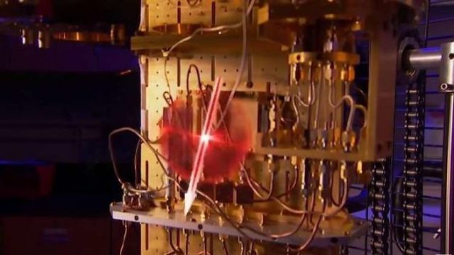 إطلاق أول كمبيوتر كمومي في روسيا