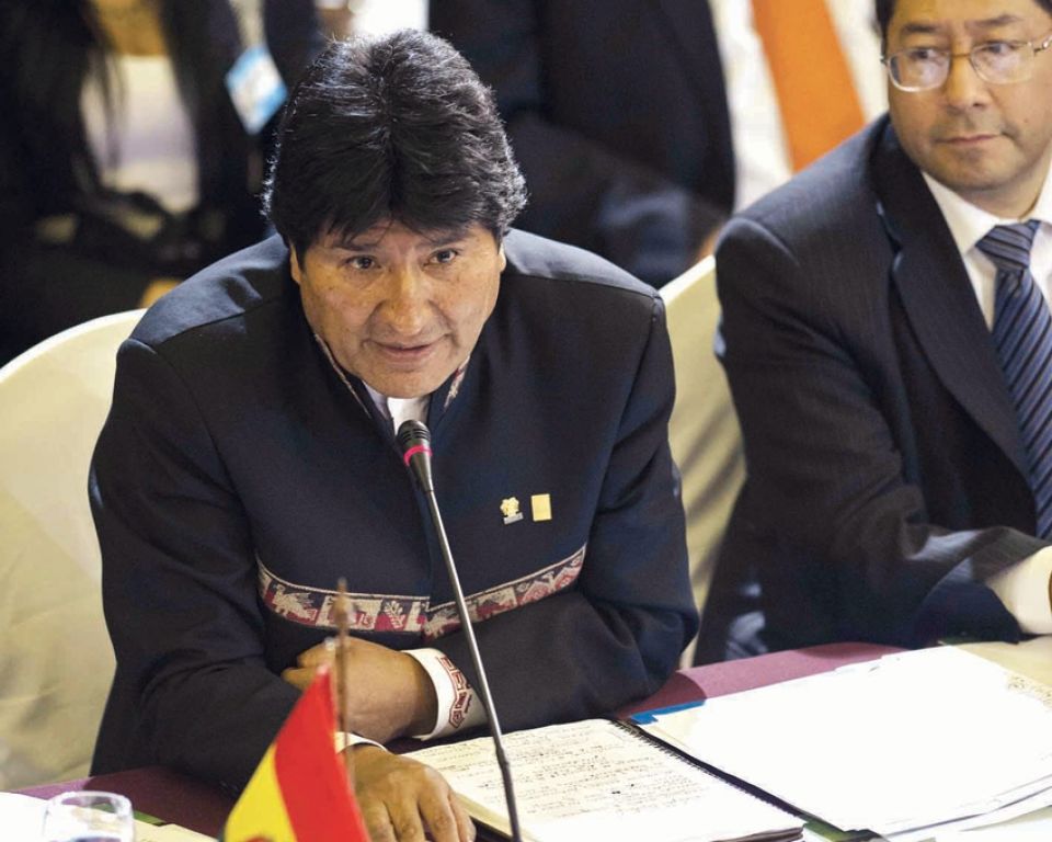 موراليس يتراجع عن مرسوم رفع أسعار الوقود