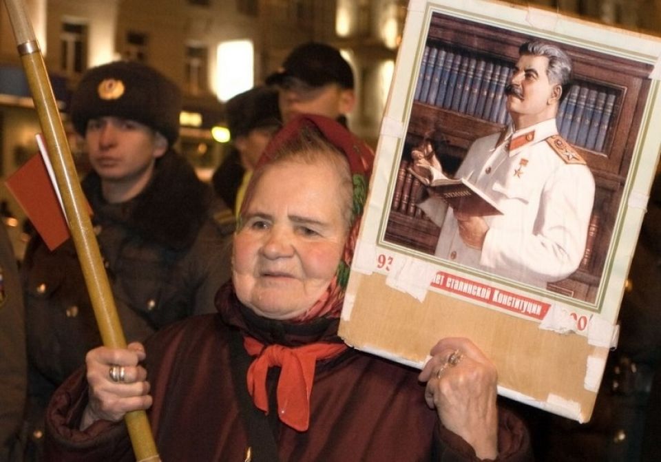 الكنيسة الروسية تصدر تقويماً يحتوي على صور ستالين..!