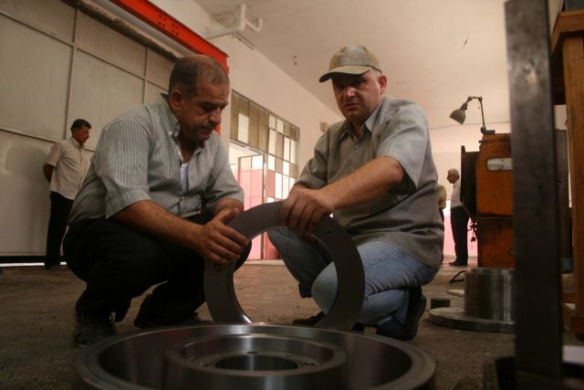 بصراحة ... رفع أجور العمال لا يدخل في حساب التكاليف؟