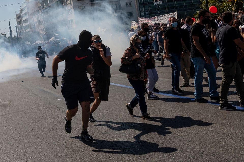 الشرطة اليونانية تقمع المعلّمين المحتجّين من أجل حقوقهم