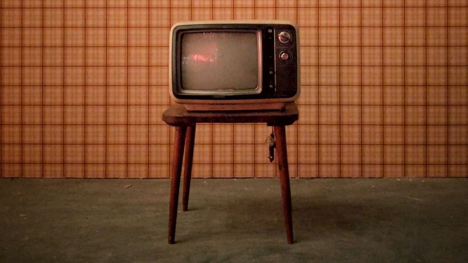 الشاشات في مواجهة منصات التواصل