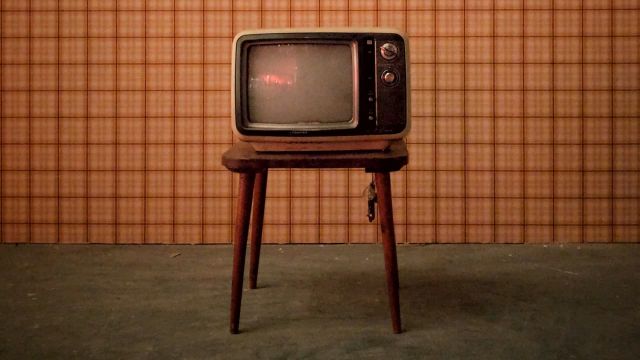 الشاشات في مواجهة منصات التواصل