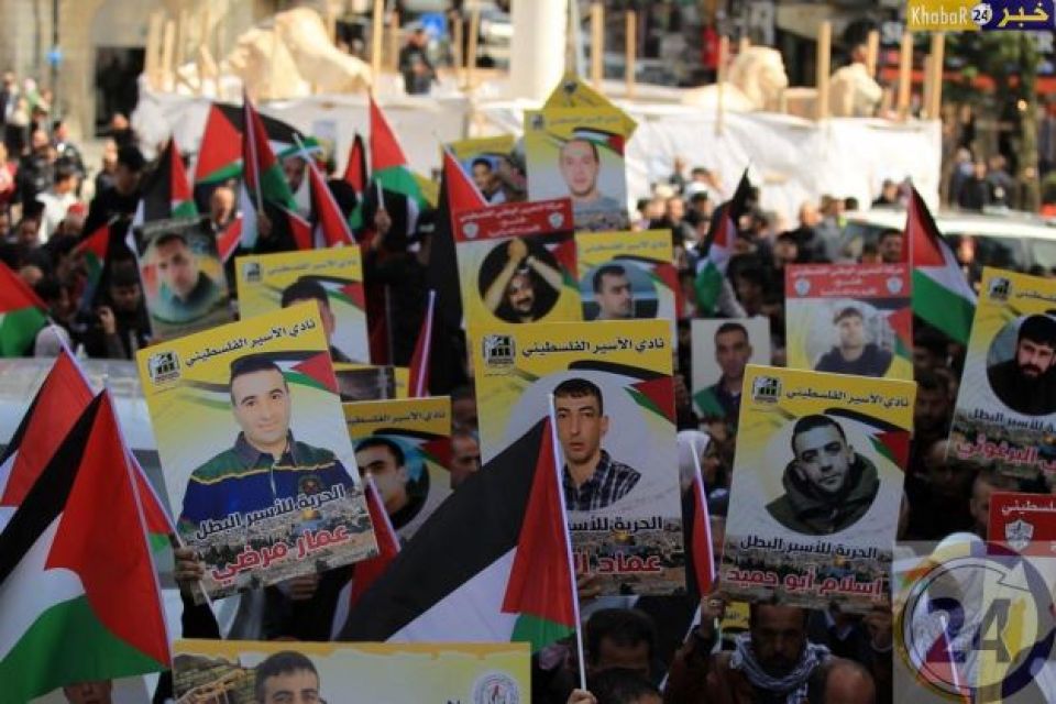 آلاف الفلسطينيين في مسيرة إسناد لانتفاضة الاسرى