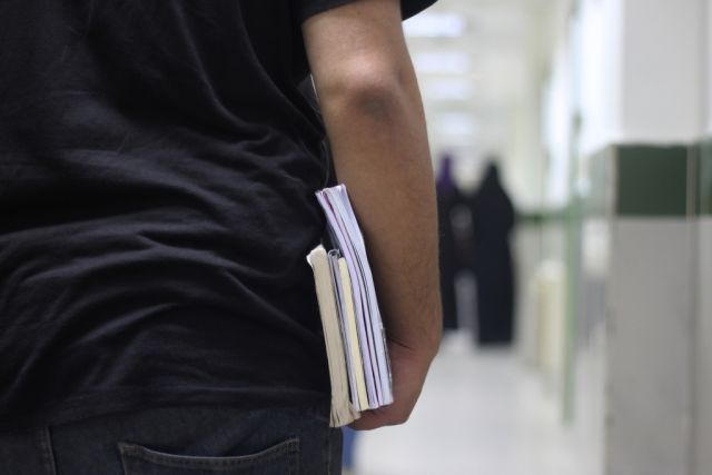 الكتاب الجامعي والاختباء خلف الأصابع؟