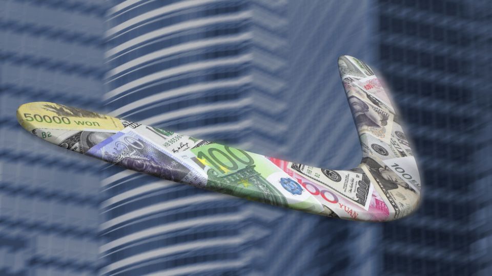 الإمبراطورية الغارقة تضغط زناد «عقوبات» انتحارية