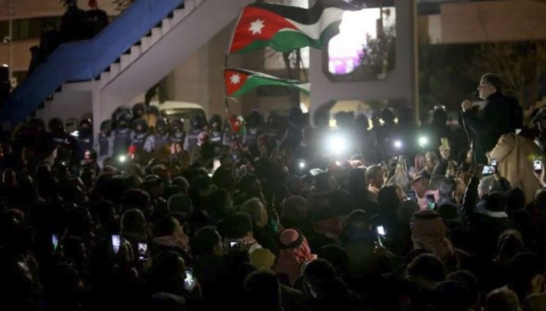 تواصل الاحتجاجات وسط العاصمة الأردنية عمان