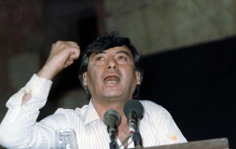 «تلويحةُ الصقر لفرخ الكوكو»