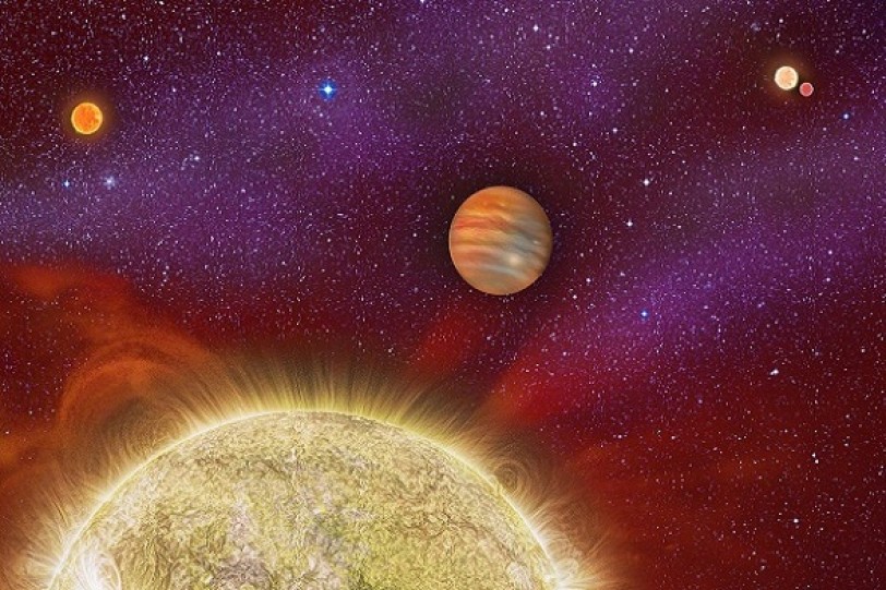 كوكب غازي عملاق تحيط به 4 شموس