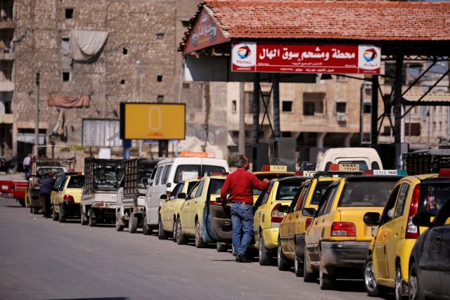 أزمة البنزين.. لمن الكلمة والقول الفصل؟