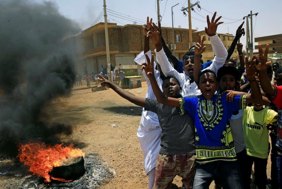 السودان .. أمران أحلاهما مر