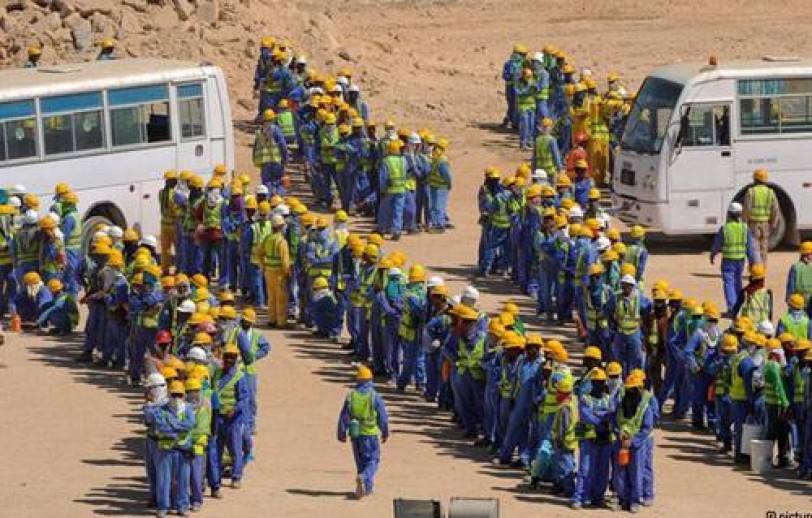 تقرير: وفاة عامل نيبالي كل يومين في قطر