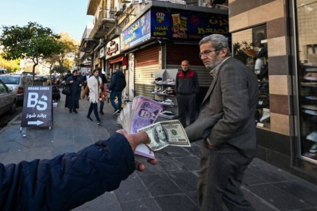 الليرة السورية... تحسن على الورق رسمياً ومعاناة في الجيوب