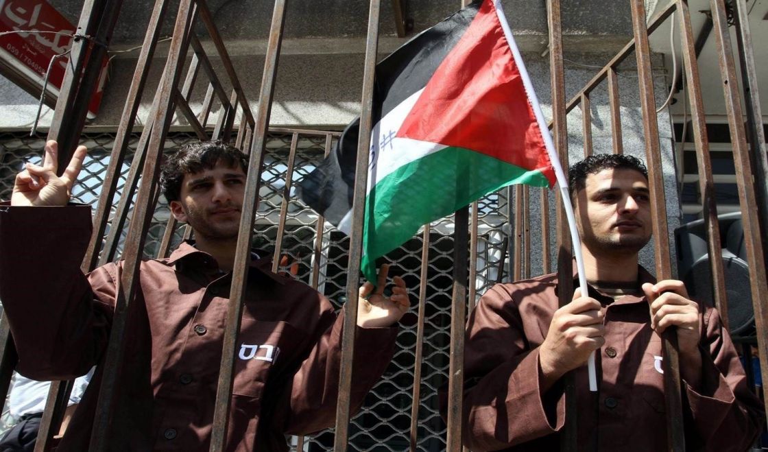 أسرى فلسطينيون يستعدون لعمليات استشهادية وسط تصعيد الاحتلال لحملة القمع في السجون