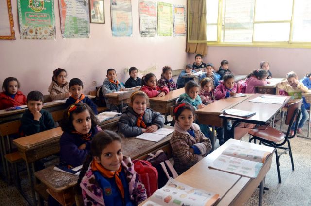 المدرسة في مجتمع يتطلع إلى الحياة