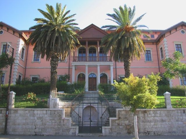 معيدو جامعة دمشق: الإيفاد داخلياً للدكتوراه بحاجة لمعجزة!!