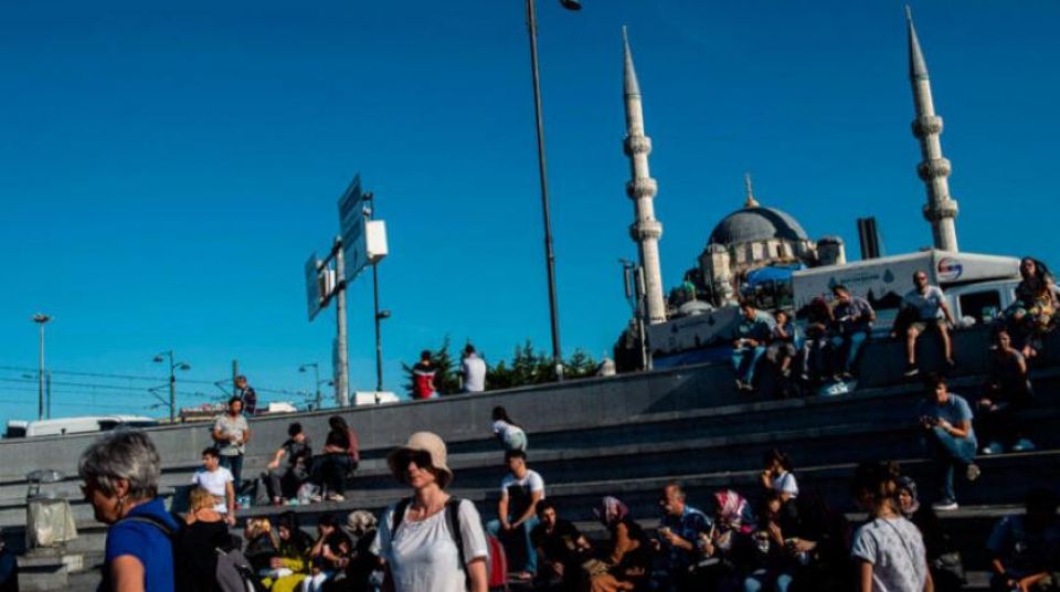 تركيا: تحسن طفيف في سعر الليرة والحكومة تطرح برنامجاً لدعم المصنّعين