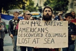 لأن «الطير تحلق أعلى من البندقية»: سياتل يحلّق وكولومبس يُدفن مهزوماً